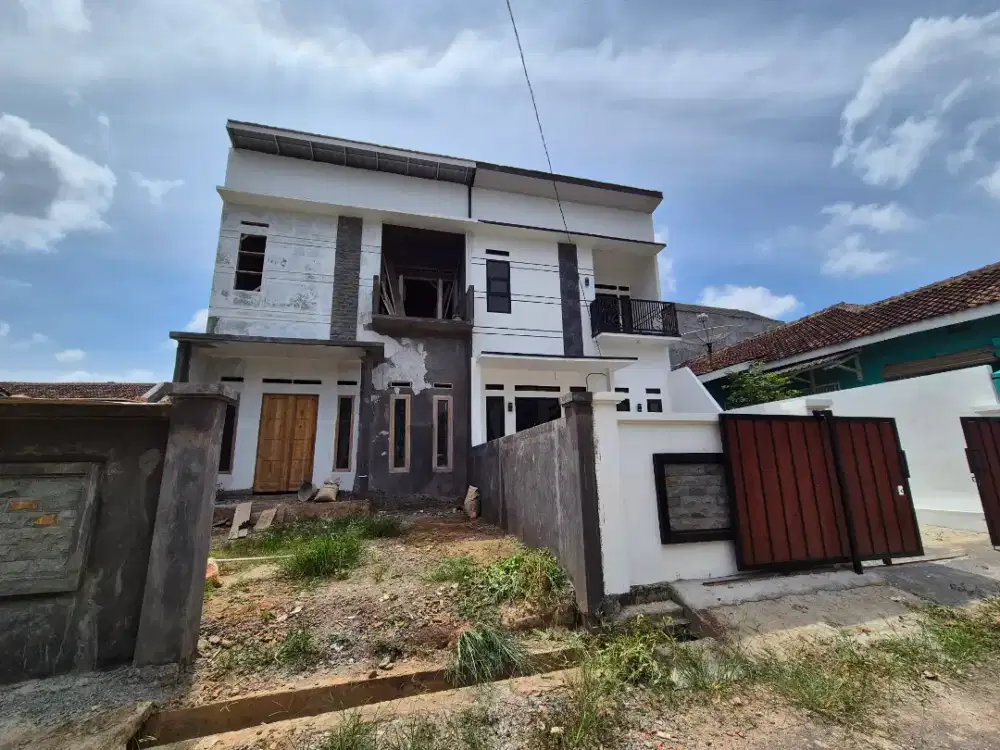 RUMAH 2 LANTAI DEKAT PASAR UNTUNG