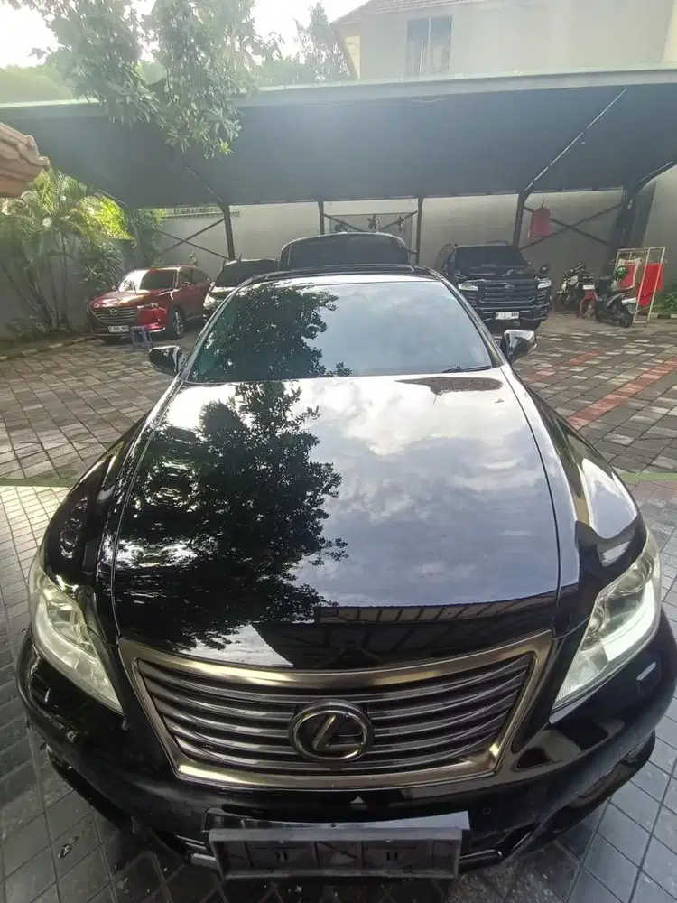 Lexus LS460L tahun 2010