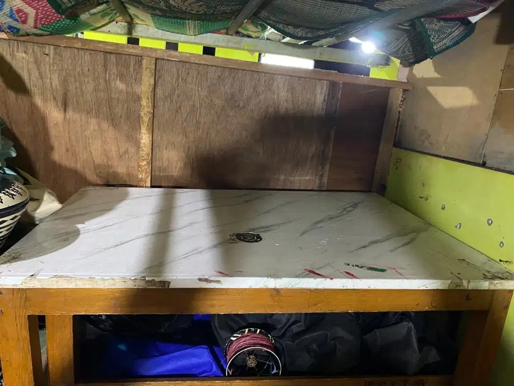 MEJA TRIPLEK TEBAL  -PANJANG : 95 cm -LEBAR : 65 cm -TINGGI : 32 cm