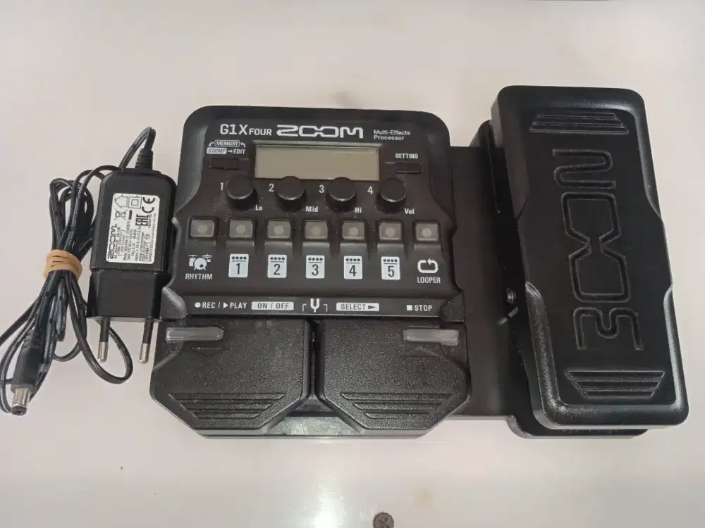 Efek Gitar ZOOM G1XFOUR
