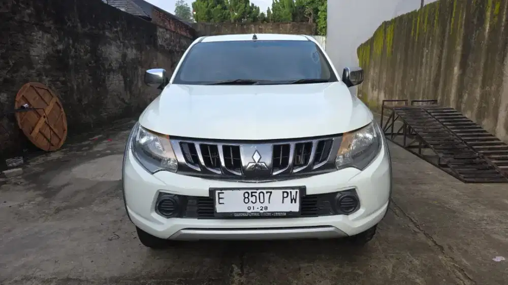 Strada Triton Double Cabin 2.5 GLS 4x4 manual 2017/2018 tgn1 fullset