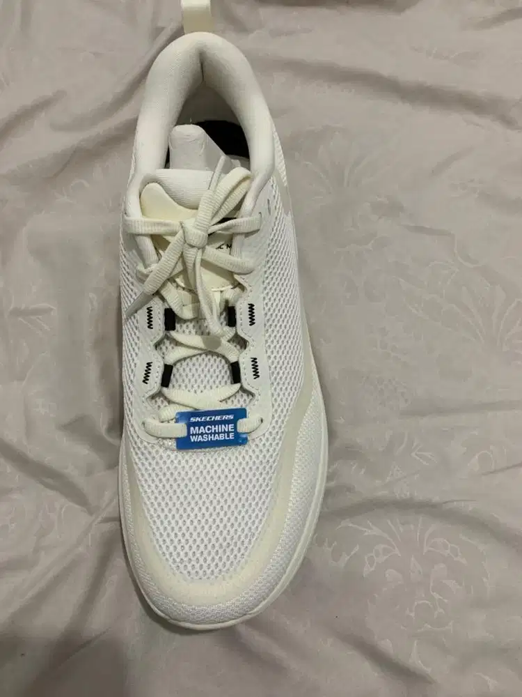 Sepatu lari dan jalan