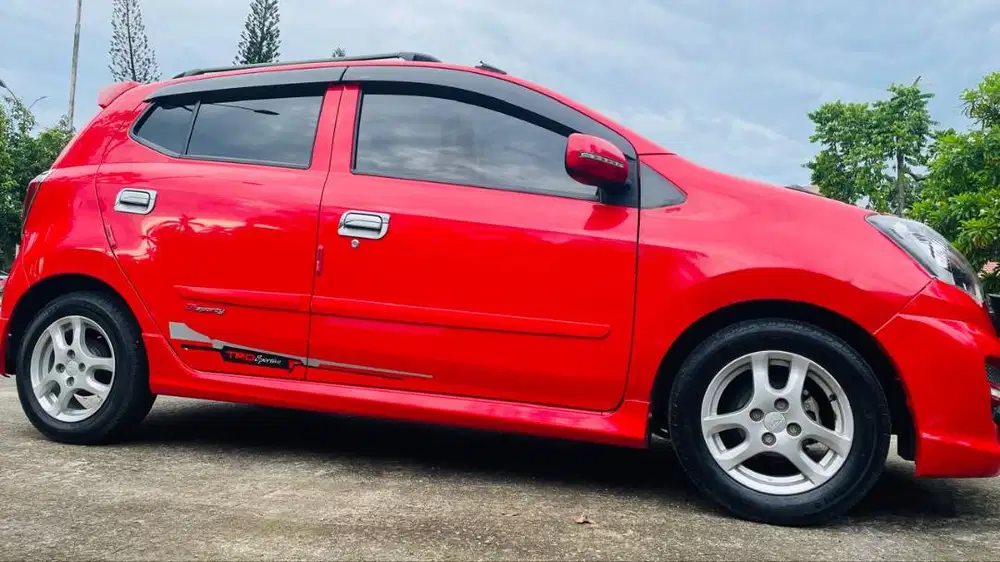 Daihatsu ayla sporty 2015