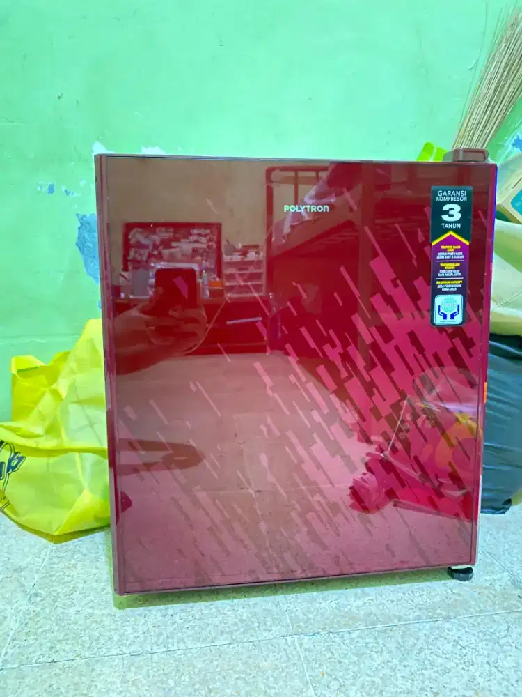 Kulkas mini polytron 50liter