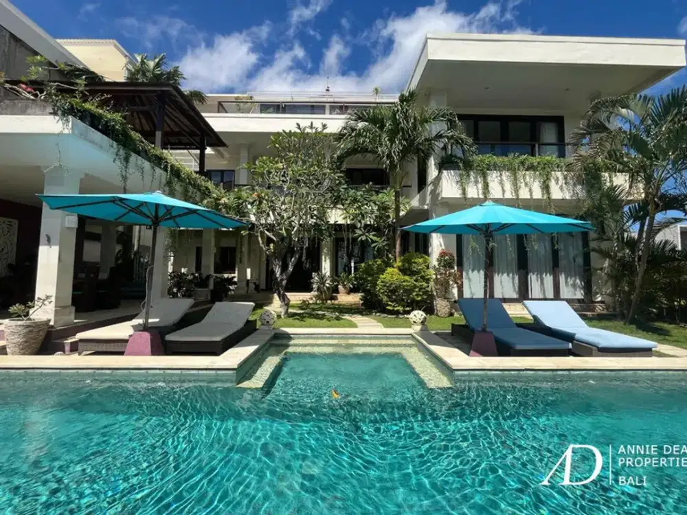 FREEHOLD | 3-LEVEL VILLA WITH STUNNING OCEAN VIEWS