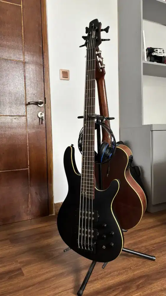 Bass 5 Senar - Cort C5H Artisan Series - Pristine Condition