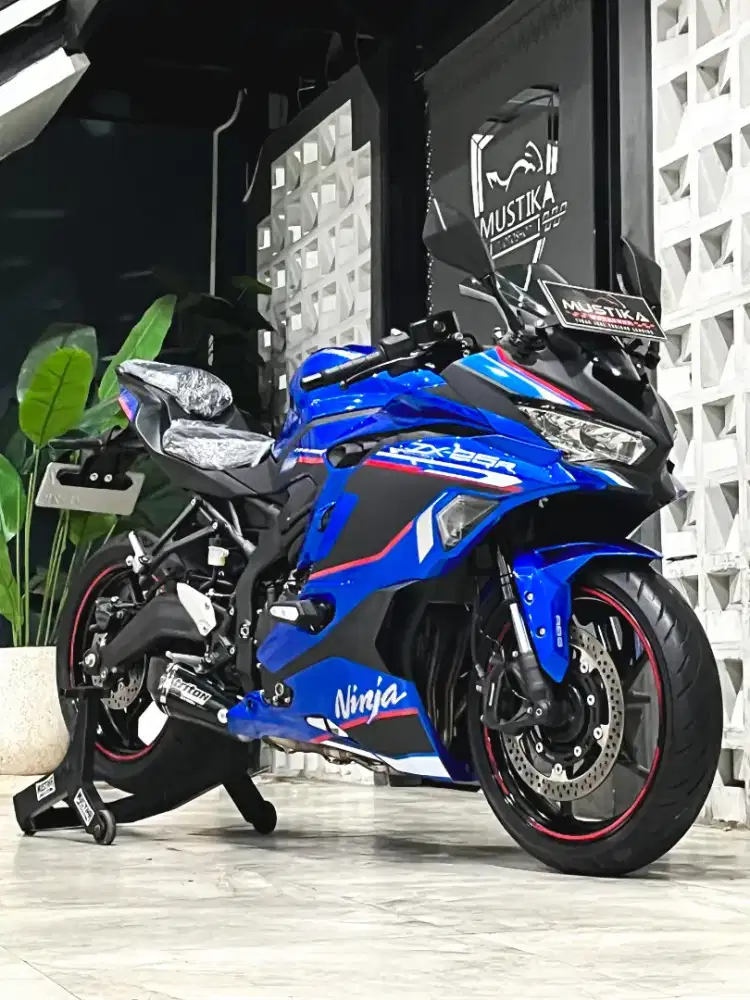 KAWASAKI ZX25R ABS 2023 pmk 2024 - Chintia Mustika
