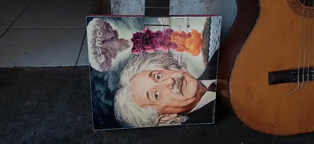 Jual kajon Albert Einstein&gitar osmond