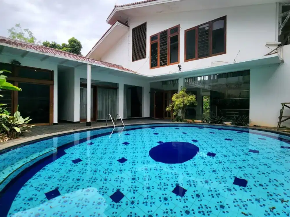 Dijual Rumah 2 Lantai Siap Huni di Pondok Indah – LT 768 m² | LB 825 m² | Hoek & Pool Besar