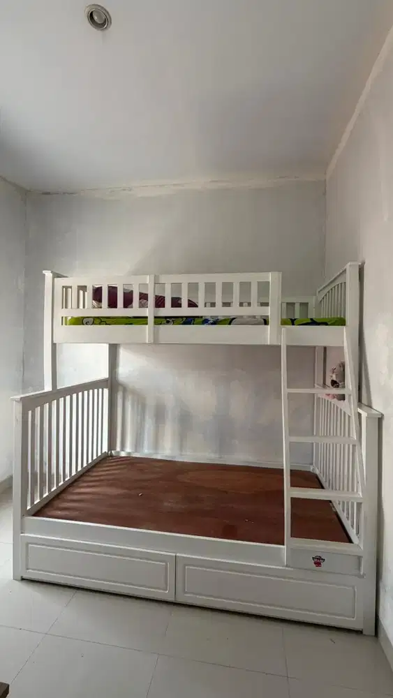 Tempat Tidur Anak Tingkat Mint Condition
