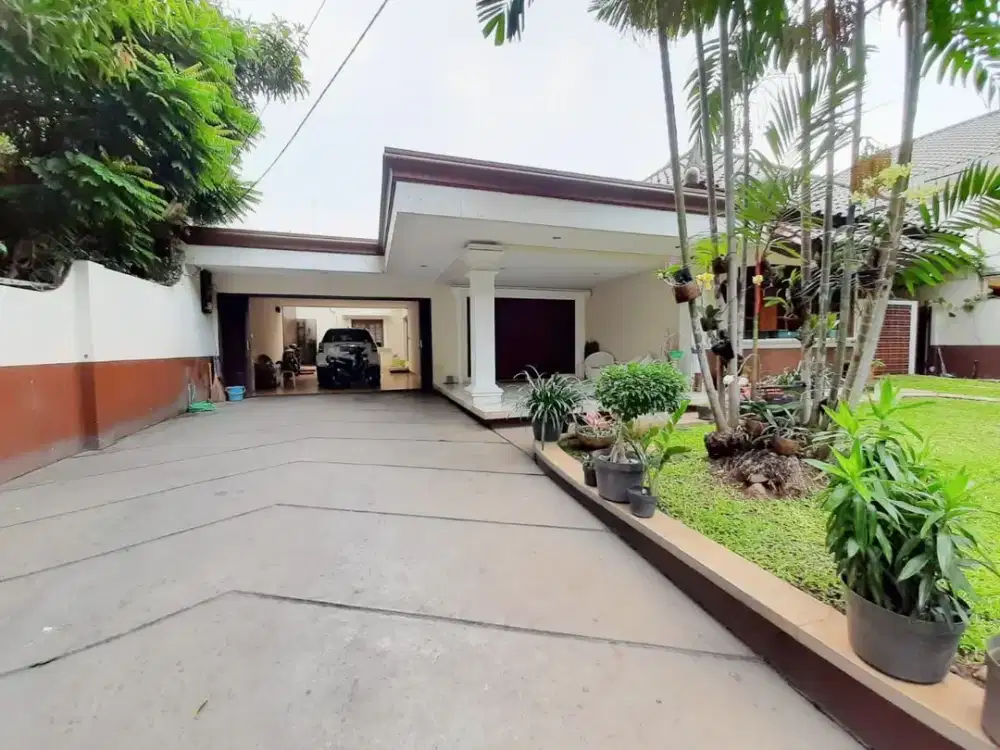 Rumah Mewah Siap Huni di Jantung Menteng, Design Klasik Modern, LT 676m², Harga Menarik 35M Nego