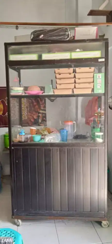 Etalase toko dan warung