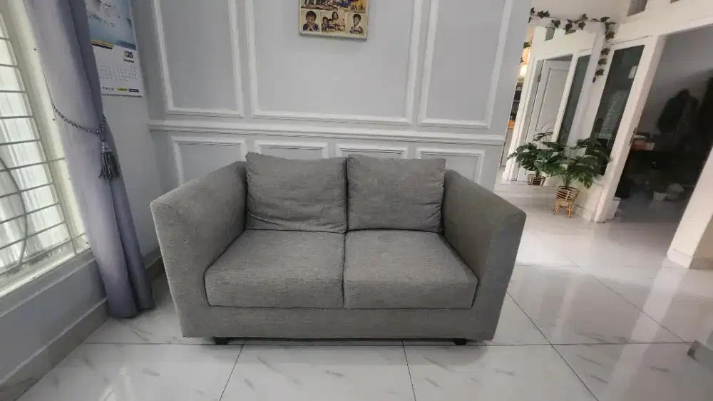 Sofa 2 dudukan warna abu