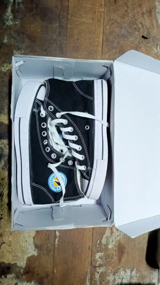 Sepatu NB merk ZAVATU SIZE 37