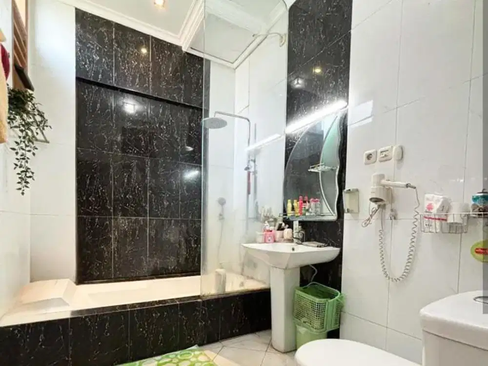 Dream Home di Bintaro, Split Level Design dengan Private Pool & Entertainment Room, Harga Menarik 9.5M