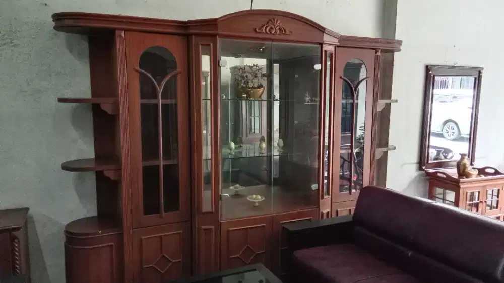 LEMARI HIAS SETENGAH KACA