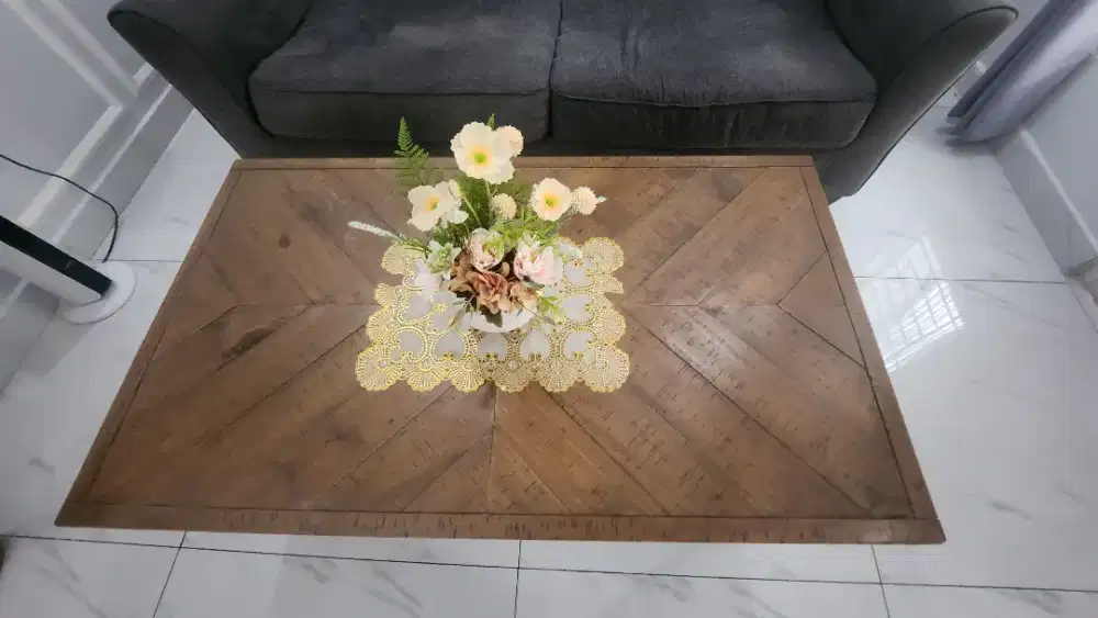 Sofa dan meja Ashley informa