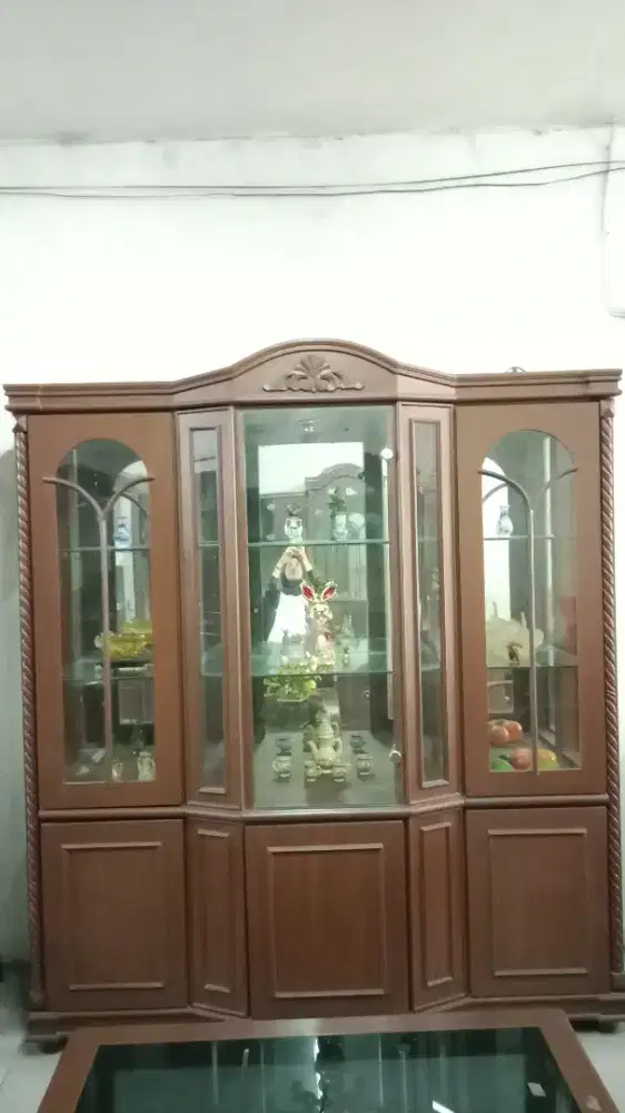 LEMARI HIAS KOMBINASI KACA DAN KAYU