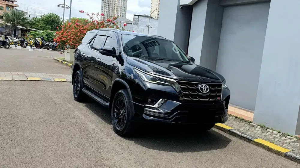 [ 4x4 ] Toyota Fortuner 2.8 VRZ AWD GR Sport Facelift Diesel 2023/2024