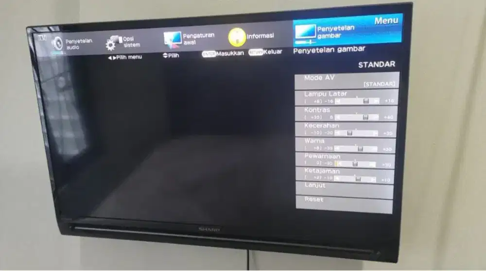 TV Sharp Aquos Hitam