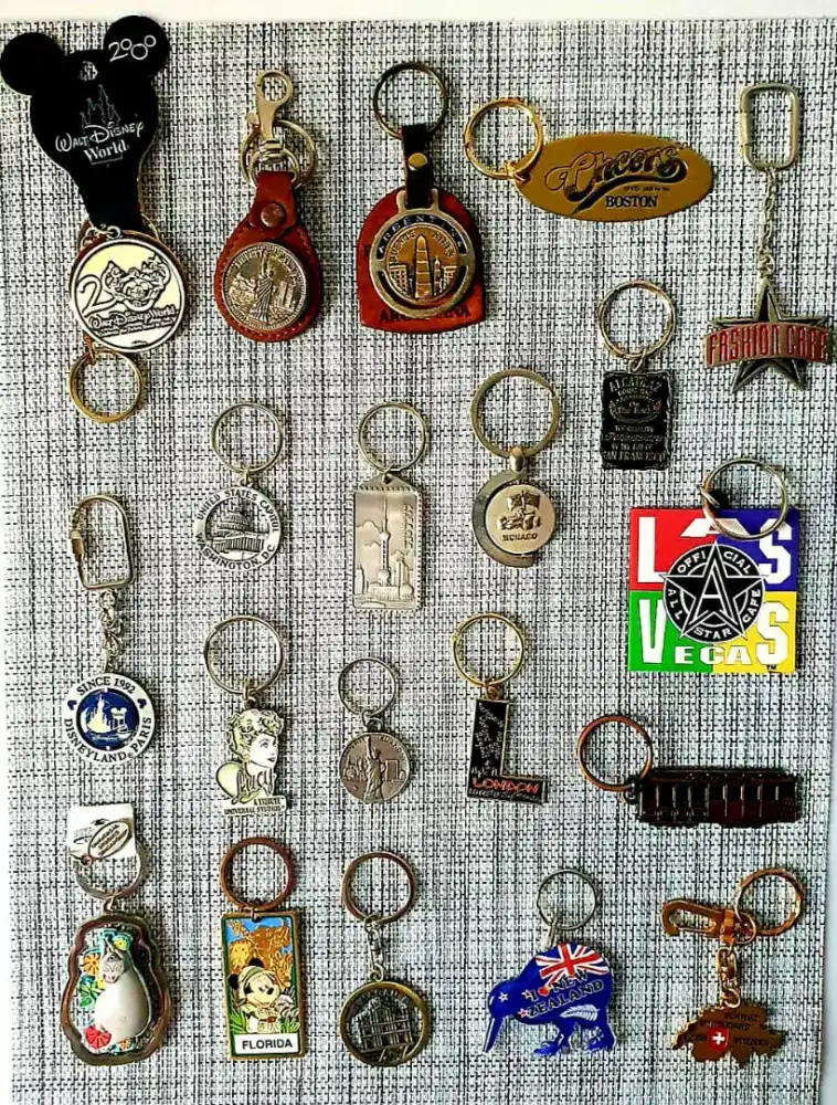 20 pcs Gantungan Kunci Souvenir Luar Negeri