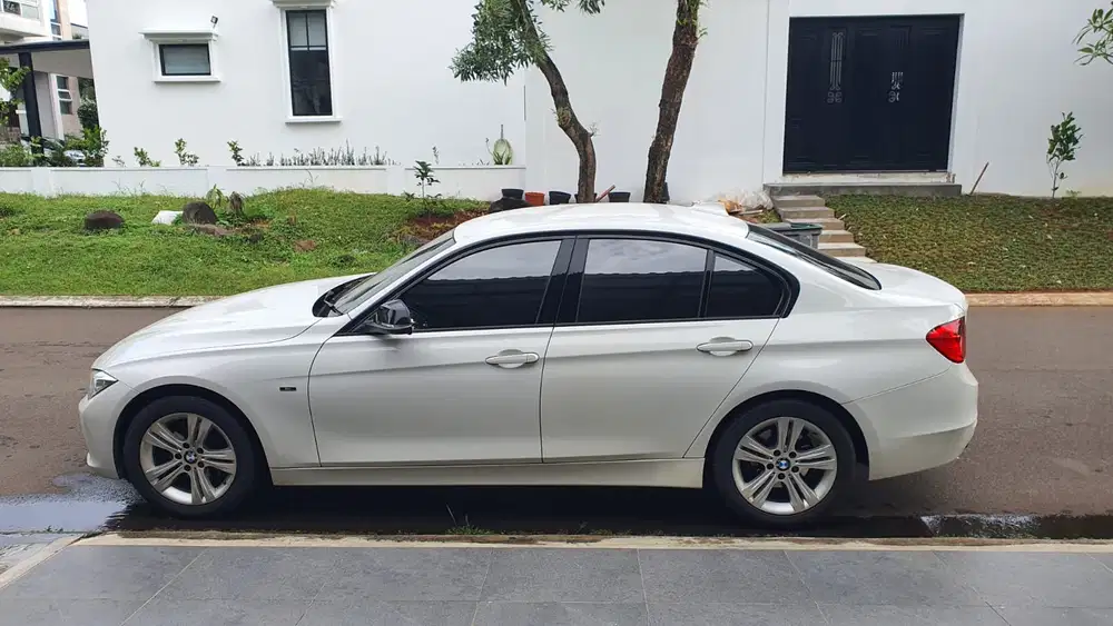 BMW 320i 2015 Bensin