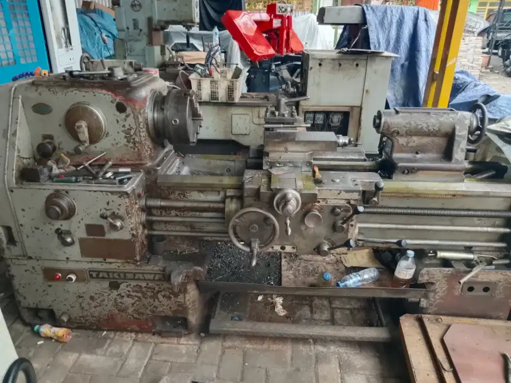 Mesin bubut TAKISAWA