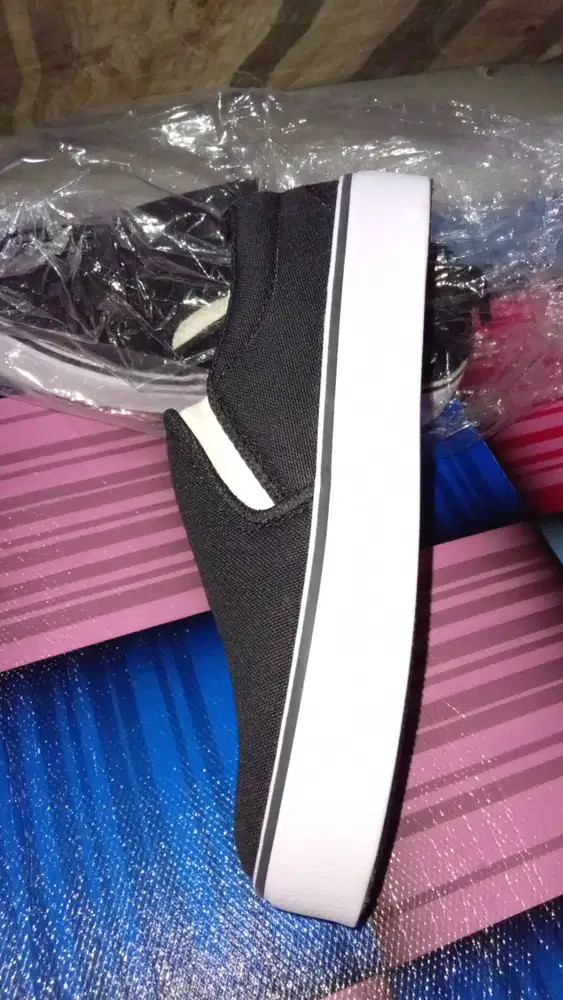 Jual Sepatu Masih Baru