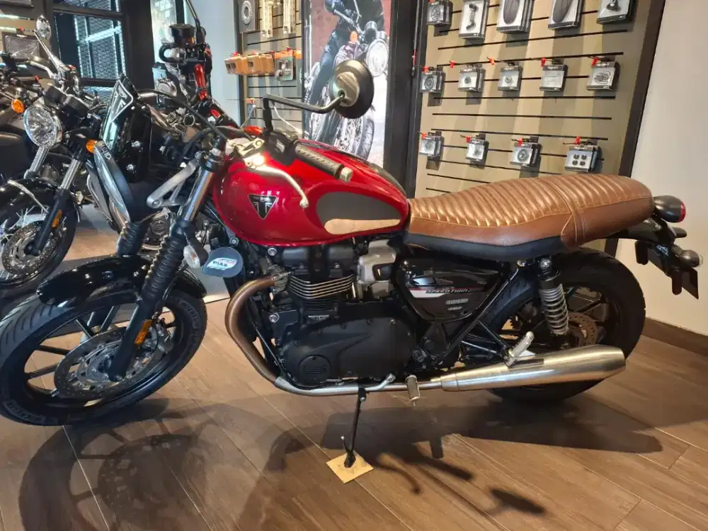 Speed Twin 900 Chrome Edition