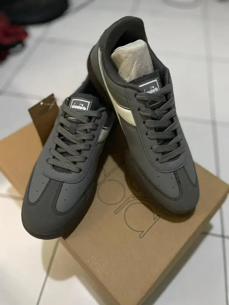 Jual rugi aja ya DIADORA