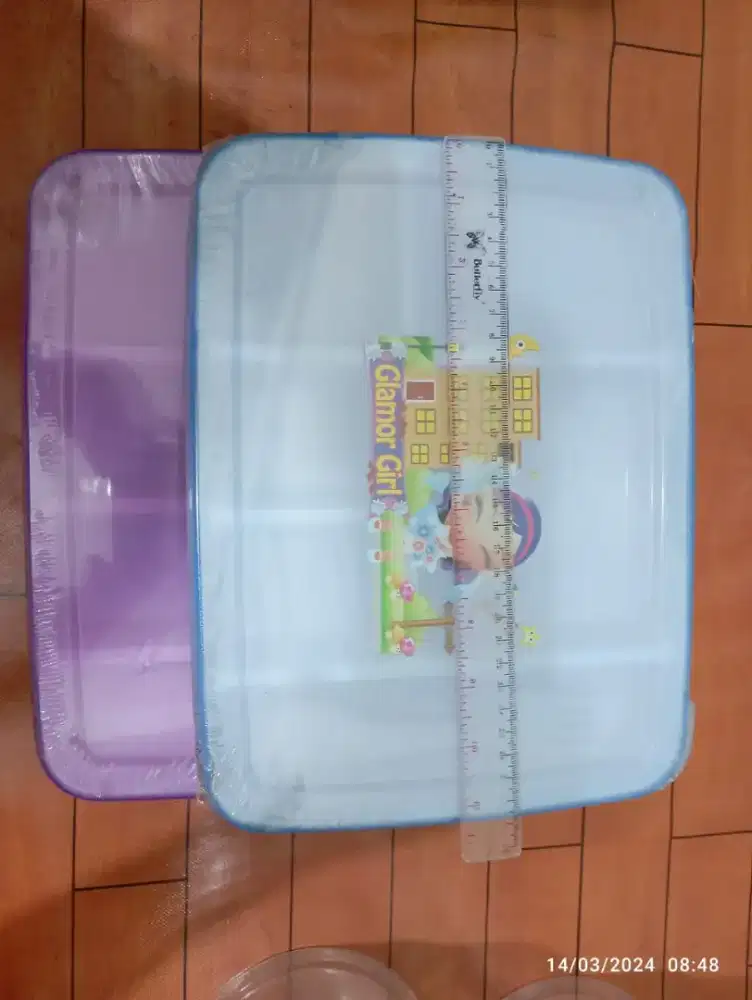 Tempat Makan tutup + sekat..