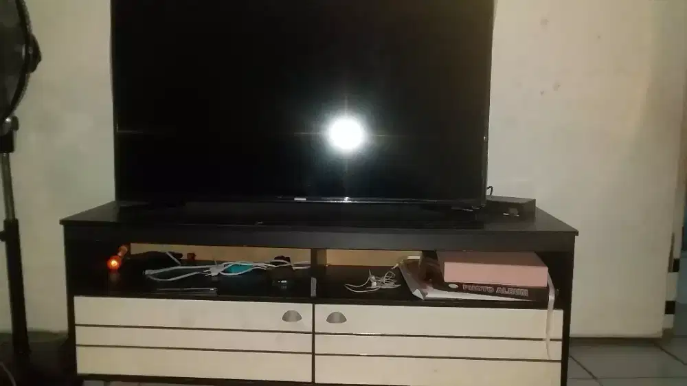 Rak tivi ..atau lemari tv