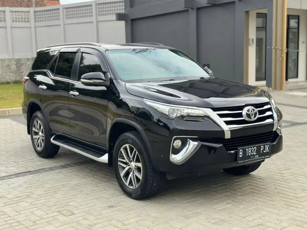Toyota Fortuner 2.4 VRZ Matic 2017 Hitam AT Diesel Solar