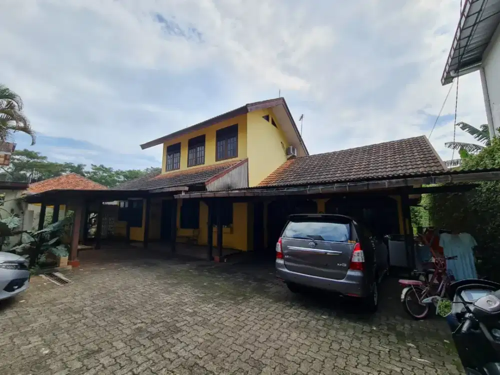 WTS / Dijual Cepat Rumah Tua dengan Halaman Luas, Siap Huni, dan Sangat Strategis di Kebagusan, Jakarta Selatan, Jakarta