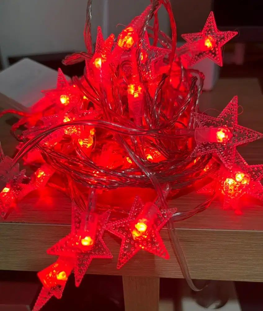 Lampu dekorasi menggunakan colokan listrik