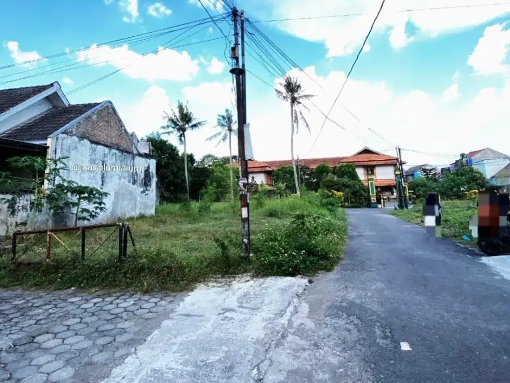 Tanah Manukan, Congcad: Utara Pakuwon Mall, Ekonomis