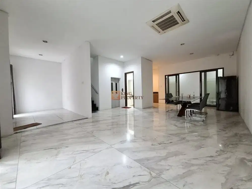 Townhouse Springhill Golf Residences 5 Lantai Bonus Furnished Tersedia Private Lift & Garasi Mobil Muat 3-4, Lokasi Di Kemayoran Jakarta Pusat