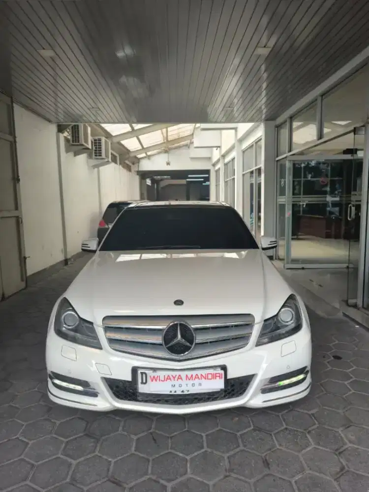 MERCEDES BENZ C300 AVANTGARDE 2012