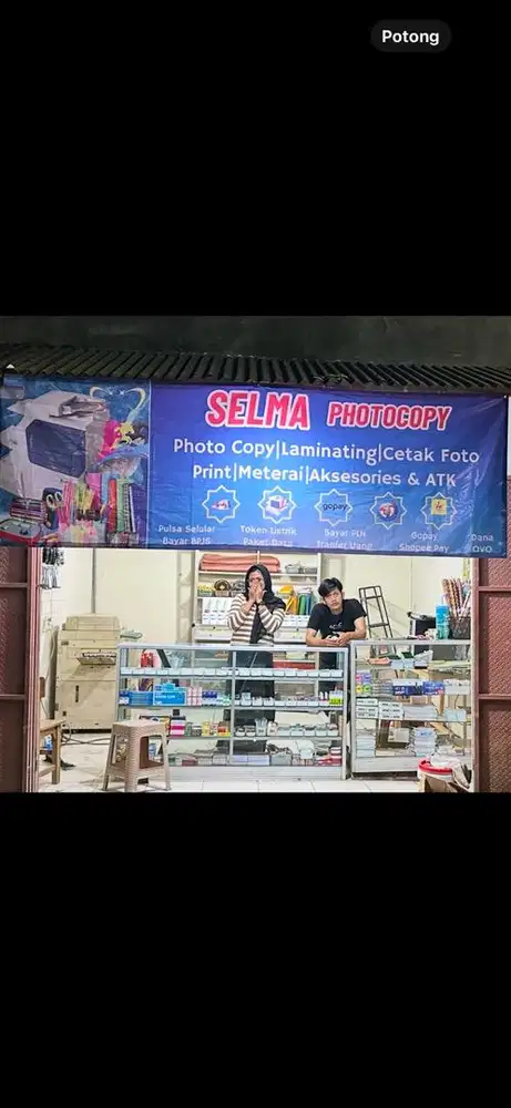 Toko Fotocopy beserta isinya