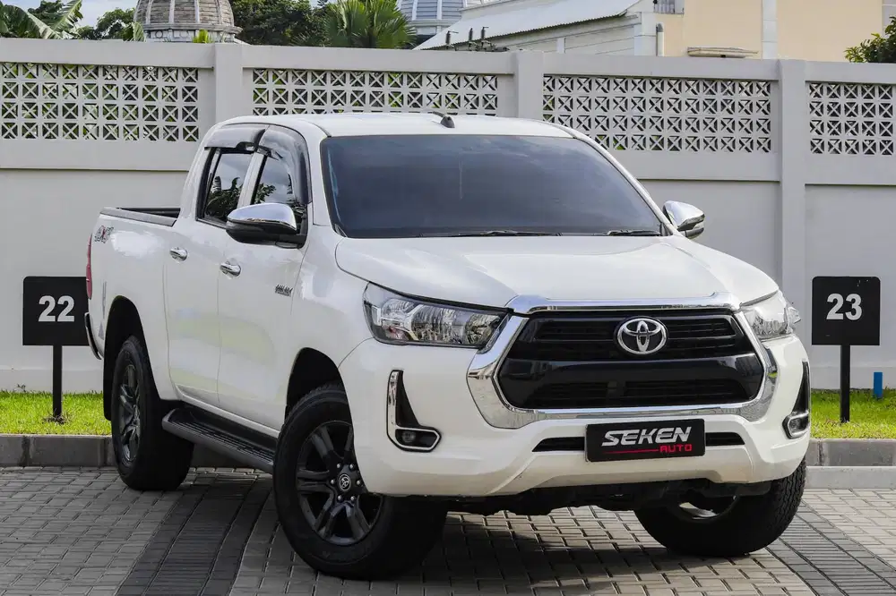 Toyota Hilux 2.4G 2.4 G DC Double Cabin 4X4 Diesel Solar Manual 2023