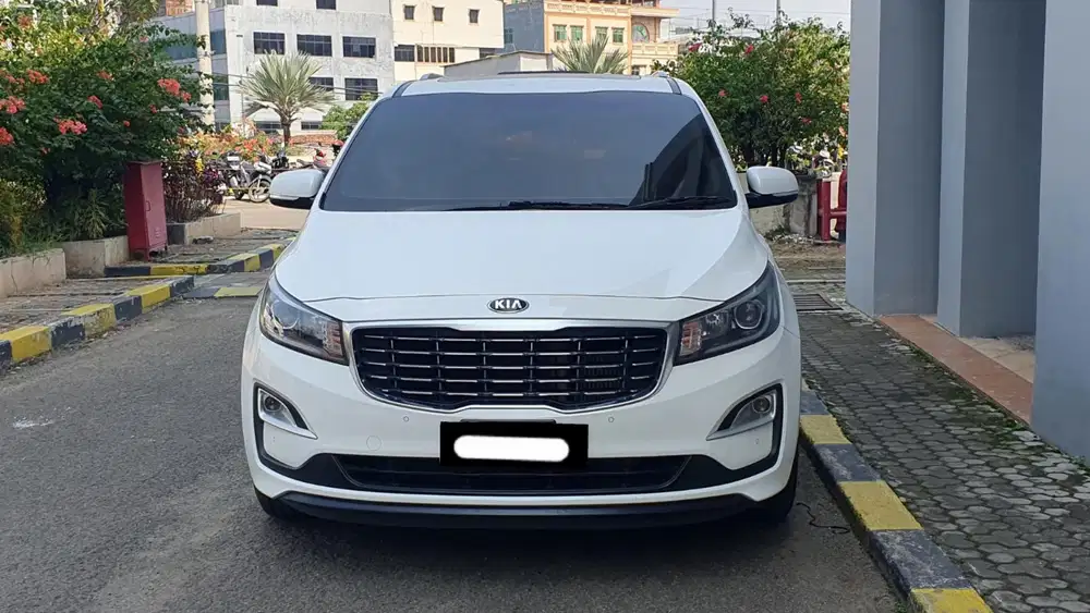 Km46rb kia grand sedona diesel 2018 pakai 2019 putih