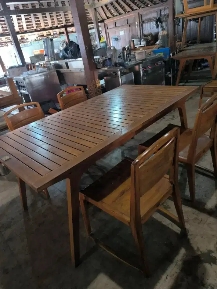 Meja makan bahan kayu set 4 kursi bahan kayu merk Piguno Uk 180×100×76
