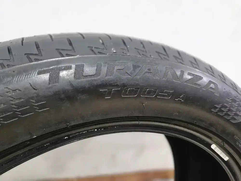 Ban Bridgestone Turanza 235/50 R18 Toyota Alphard Vellfire