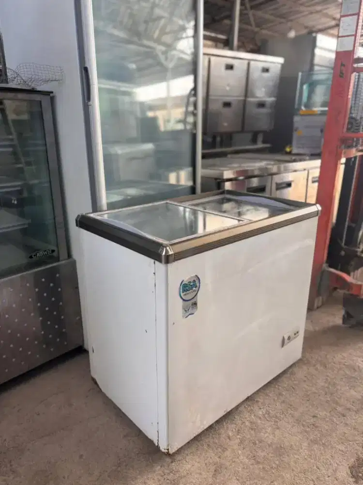 Freezer 
Pintu sliding
Merk rsa
Kapasitas 171 liter

Harga 2.600.000
