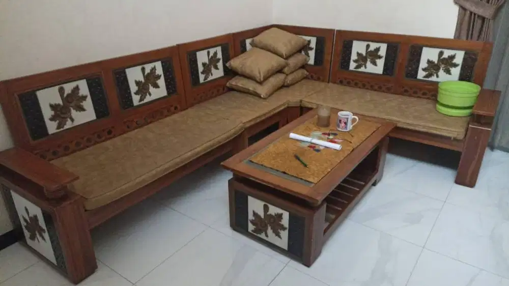 DIJUAL 1 SET KURSI DAN MEJA KAYU JATI