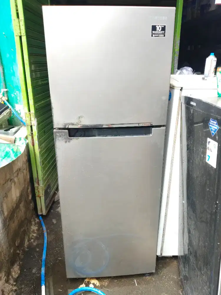 Kulkas samsung 2 pintu kondisi normal dingin beku siap pakai