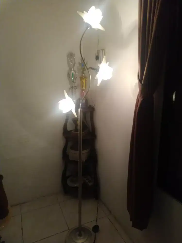 Lampu hias standing