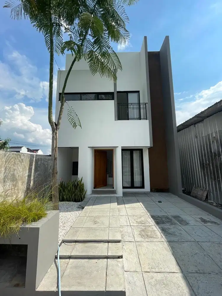 Rumah Cluster 2 lantai 5 menit ke Kampus UMS