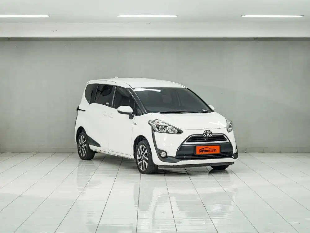 TOYOTA SIENTA V 1.5 METIC 2017