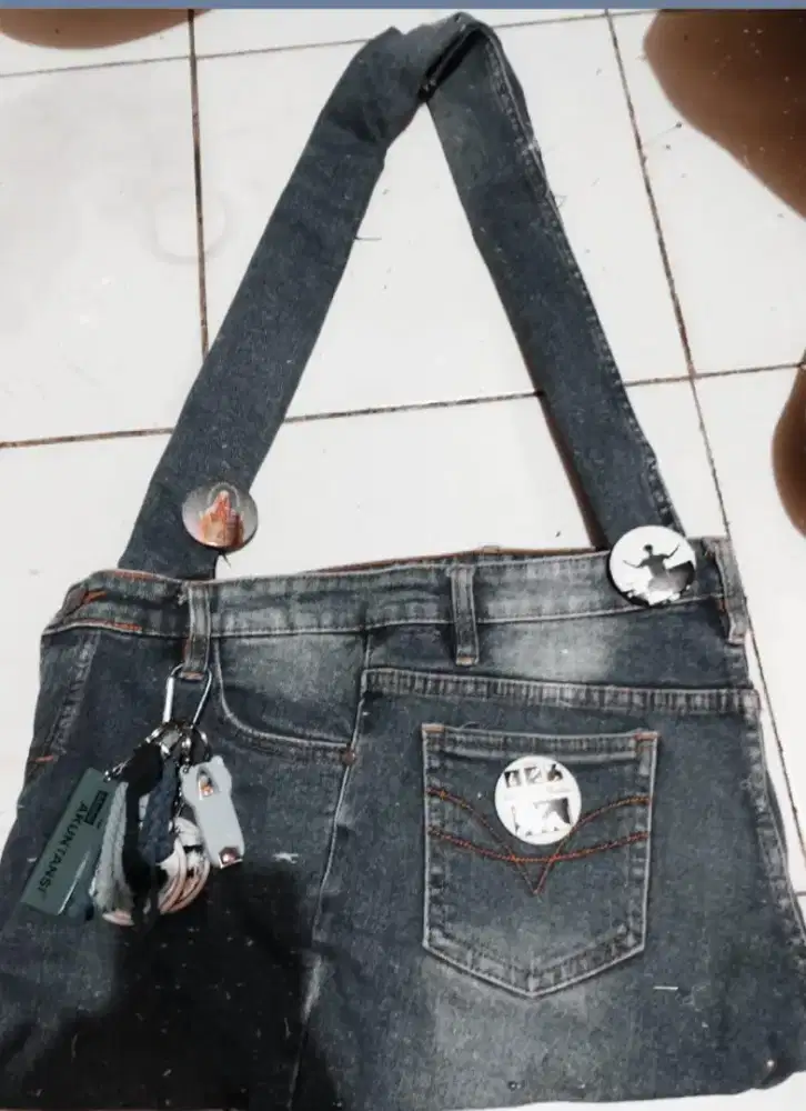 totebag celana Levis